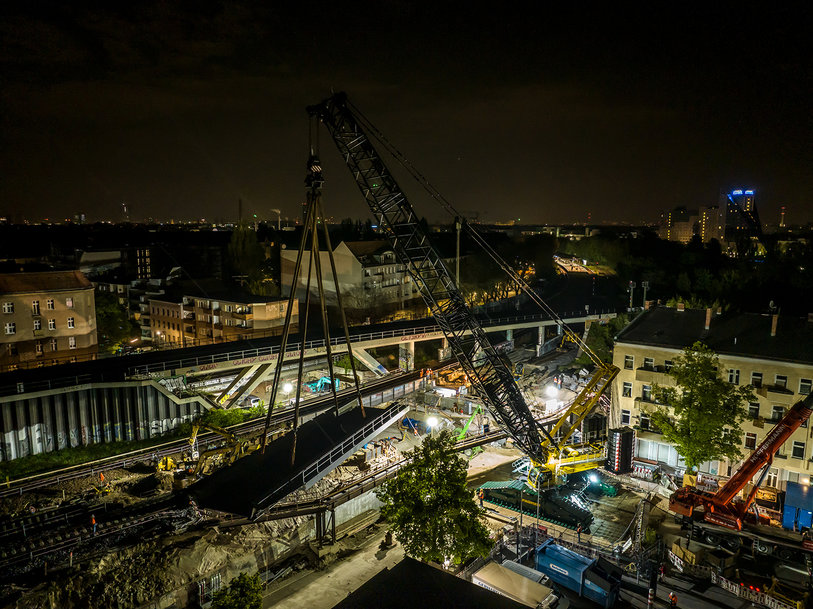 Thömen assembles two railway bridges in Berlin with a Liebherr LR 1800-1.0